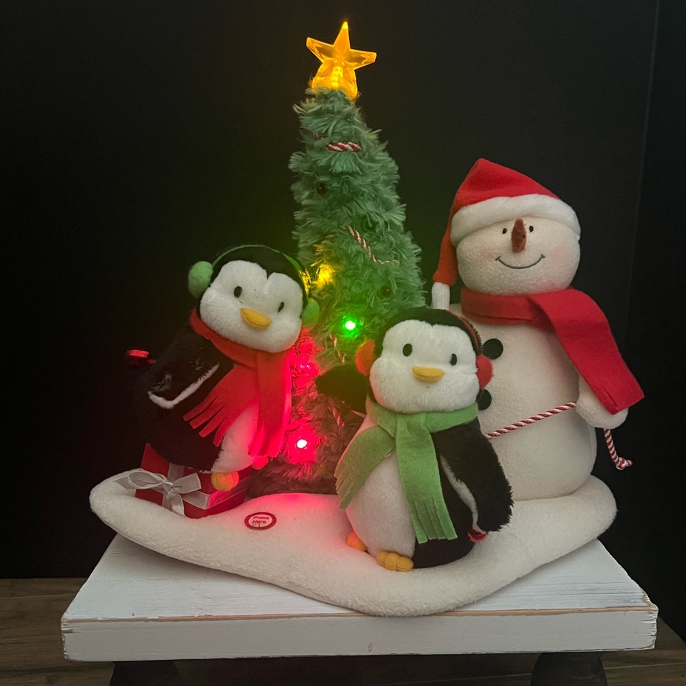 Hallmark Animated Jingle Pals figurine "Rockin Around the Christmas Tree"